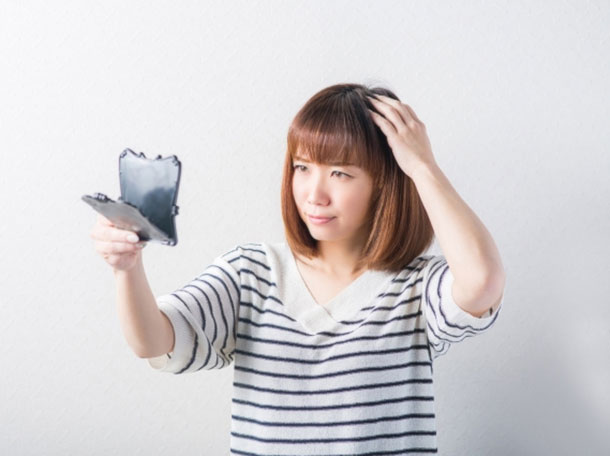 気が付くと増える 白髪の原因と対処法教えます 人には聞きにくい女性の薄毛や髪の悩み Vol 4 Domo ドーモプラス